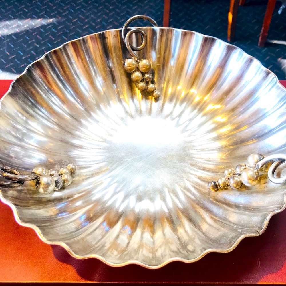 💯Authentic CARTIER Sterling Silver Scalloped Tray with Grape Detail 13.25”